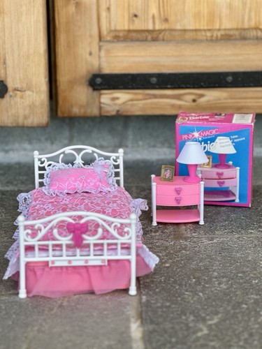 Barbie pink magic bed - barbie,