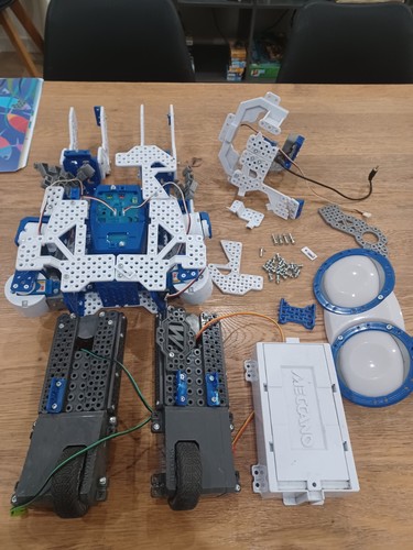Robot meccanoid meccano - robot,