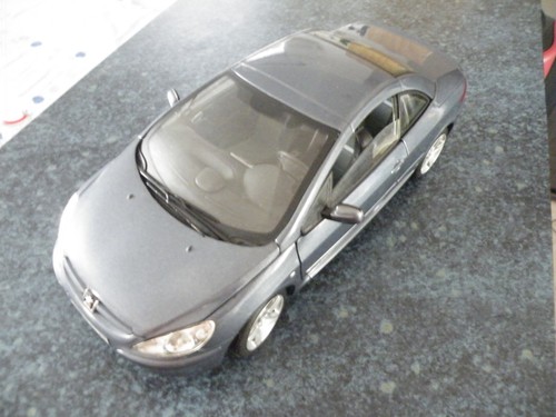 Voiture miniature peugeot - voiture,
