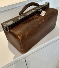 sacoche en cuir de médecin