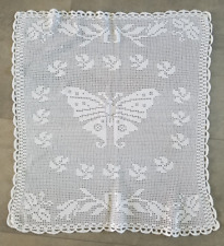 petit  rideau ancien crochet  papillon  dessus coussin    haut  65 cm large 61cm