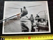 hélicoptère VERTOL H.U.P.2 se posant sur la plage arrière du croiseur COLBERT