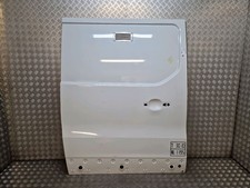 Porte latérale droite tolée