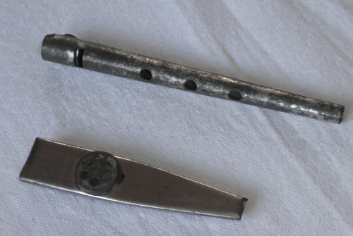 Anciens sifflets tôle ou - 2,