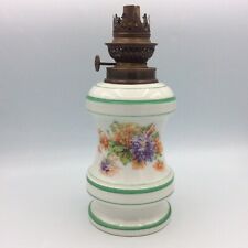 Lampe à pétrole en porcelaine de Paris à décor de bouquet floral début XXème