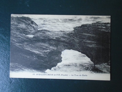 Cpa gilles croix vie - gilles,
