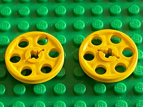 Lego technic yellow - 2,