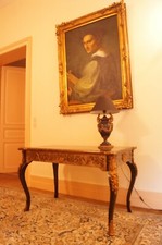 Bureau de style baroque elegant noir et doré beau decoré d'un château à Bordeaux