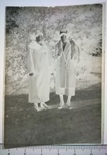 EE169 film négatif circa 1930 TBE 8x6cm deux femmes en pied manteaux chapeaux