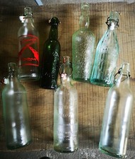 lot de 8 bouteilles anciennes