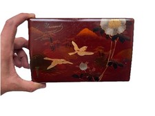 Boîte ancienne en bois laqué