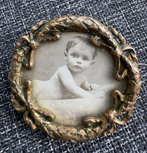 Bijou ancien broche ronde avec