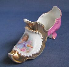 Ancien Soulier Rocaille en Porcelaine Motif  Enfant aux Fleurs