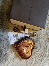 Porte Clé Louis Vuitton Cœur avec Breloques, Bon état, Occasion -
