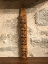 Présentoir mural pour coquetiers en bois et ses 6 coquetiers