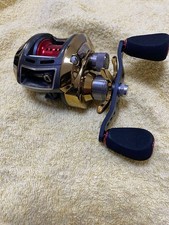 Abu Garcia Revo Elite Akatsuki avec bobine peu profonde, traction