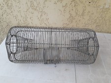 1 nasse ancienne métallique utilisée pour la pêche des poissons ou autres ?