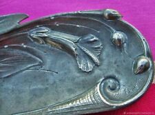 Assiette ancienne avec signature du maître Fleur étain