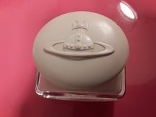 recharge poudre satinée parfumée au parfum unique "BOUDOIR" Vivienne Westwood