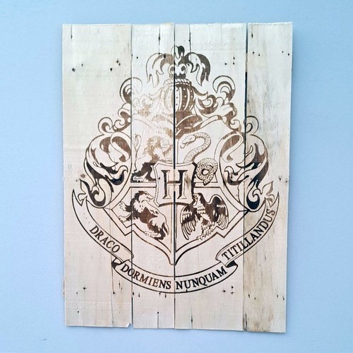 Affiche bois blason - , poudlard