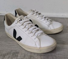 VEJA Low Top Leather Lace Up