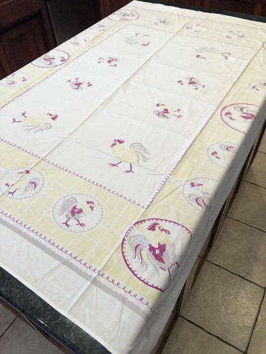 Vtg roosters design tablecloth - vtg,