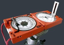 Boussole TOPOCHAIX 1002 A état neuf + Etui de cuir + notice d'emploi