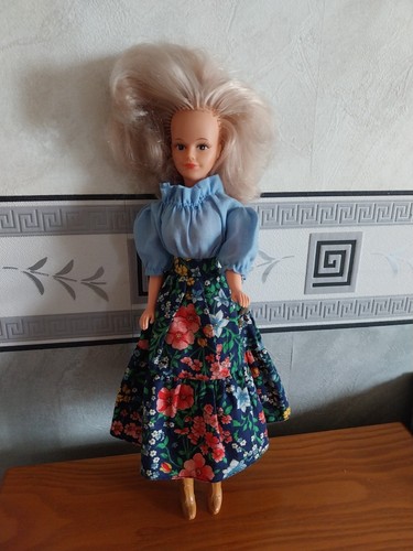 Poupée tressy bella - bella, tenue