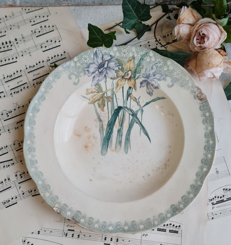 Ancienne assiette terre fer - terre, de