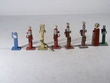 Dinky Toys GB et F lot de 8 pompes à essence