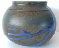 Vase de forme ronde en céramique glaçure, terre cuite, signature tampon en creux