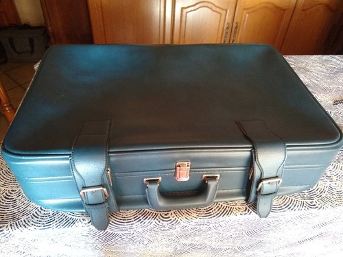 Grande valise avec - , clés