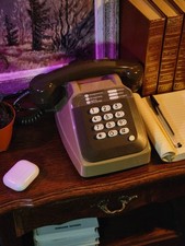 Téléphone  Ancien PTT À Touches Marron Avec Oreillette