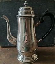 Cafetière théière métal argenté décor médaillons vierges et végétaux thé café