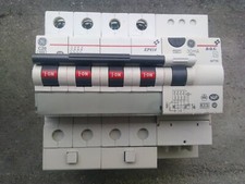 1 x disjoncteur différentiel