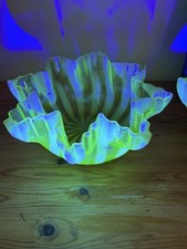 Coupe en verre ondulé Ouraline et Opaline – Vintage Art Déco