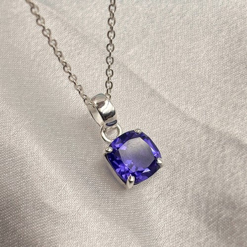 Pendentif pierre précieuse