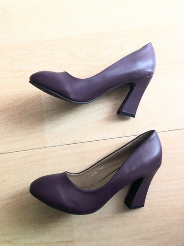 Beaux escarpins pourpre quasi - beaux,
