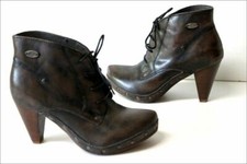 ATRAI Boots à Lacets Cuir