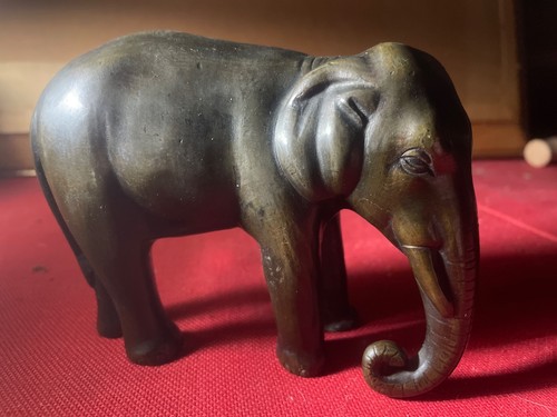 Petite sculpture éléphant - , en