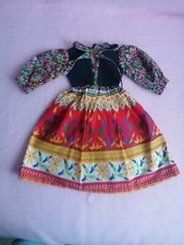 ROBE DE PRÉSENTATION POUR POUPÉE CATHIE BELLA - Année 1977