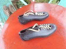 Paire de chaussures de Foot ancienne   Sarrat  Lienne Taille 42