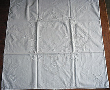 Nappe à thé ancienne brodée