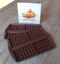 Tupperware  - 2 moules à gaufres en silicone + livre "Les gaufres"