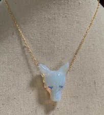 pendentif tete de loup en opalite et chaine gold filled 14K fait main de 45 cm.