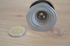 Gros et ancien oeil de boeuf DETEC, juda de porte, oeilleton en métal chromé