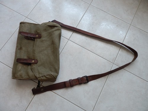 Musette militaire intérieure
