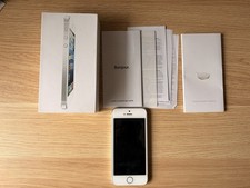 Apple iPhone 5s avec Boîte iPhone 5 / Apple iPhone 5s With iPhone 5 Box