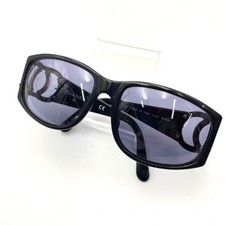 Lunettes de soleil CHANEL avec