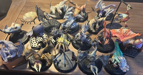 Lot figurines monster - de,
